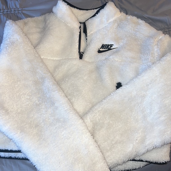Nike jacket - Picture 2 of 5